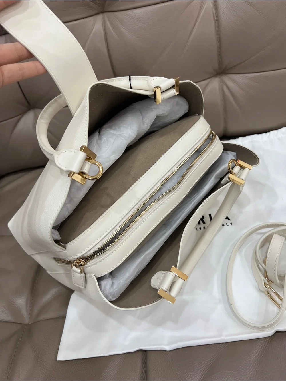 Furla Cometa M Tote – Sample Collection